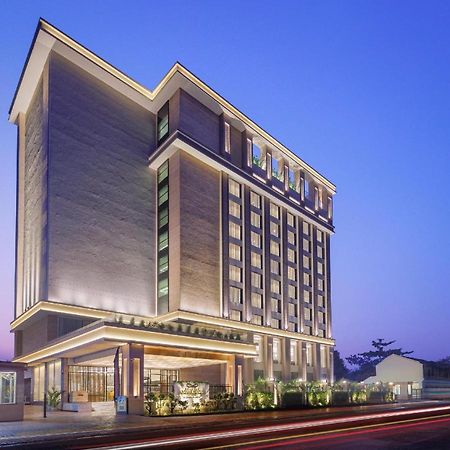 Bellevue Sarovar Premiere Junagadh Eksteriør billede