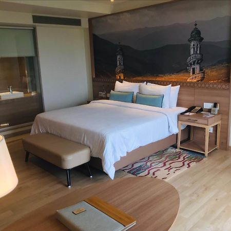 Bellevue Sarovar Premiere Junagadh Eksteriør billede