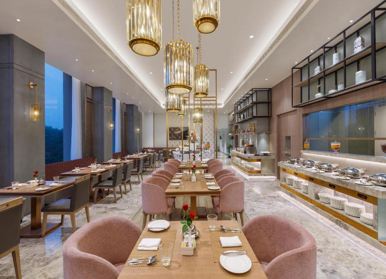 Bellevue Sarovar Premiere Junagadh Eksteriør billede