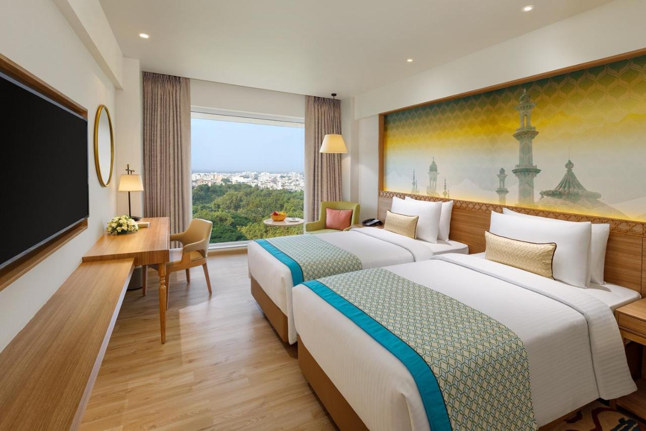 Bellevue Sarovar Premiere Junagadh Eksteriør billede